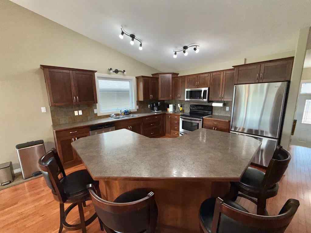 MLS® A2242232 - 565 Edinburgh Road W in West Highlands Lethbridge, Residential