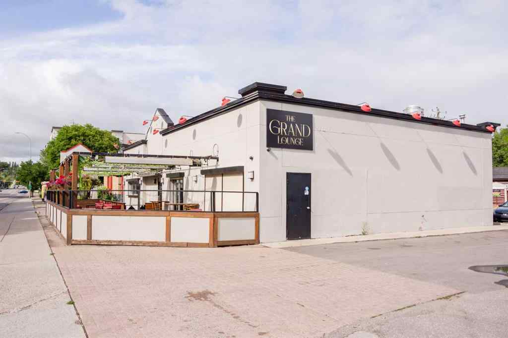 MLS® A2242302 - 123 14 Street NW in Hillhurst Calgary, Commercial