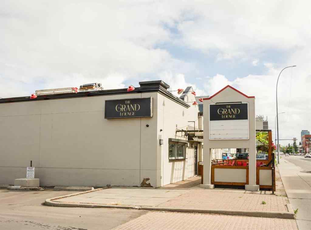 MLS® A2242302 - 123 14 Street NW in Hillhurst Calgary, Commercial