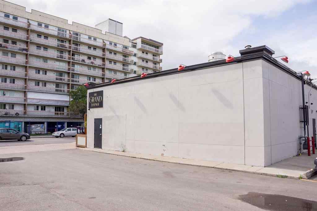 MLS® A2242302 - 123 14 Street NW in Hillhurst Calgary, Commercial