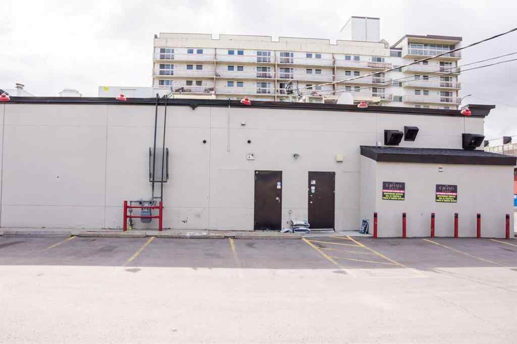 MLS® A2242302 - 123 14 Street NW in Hillhurst Calgary, Commercial