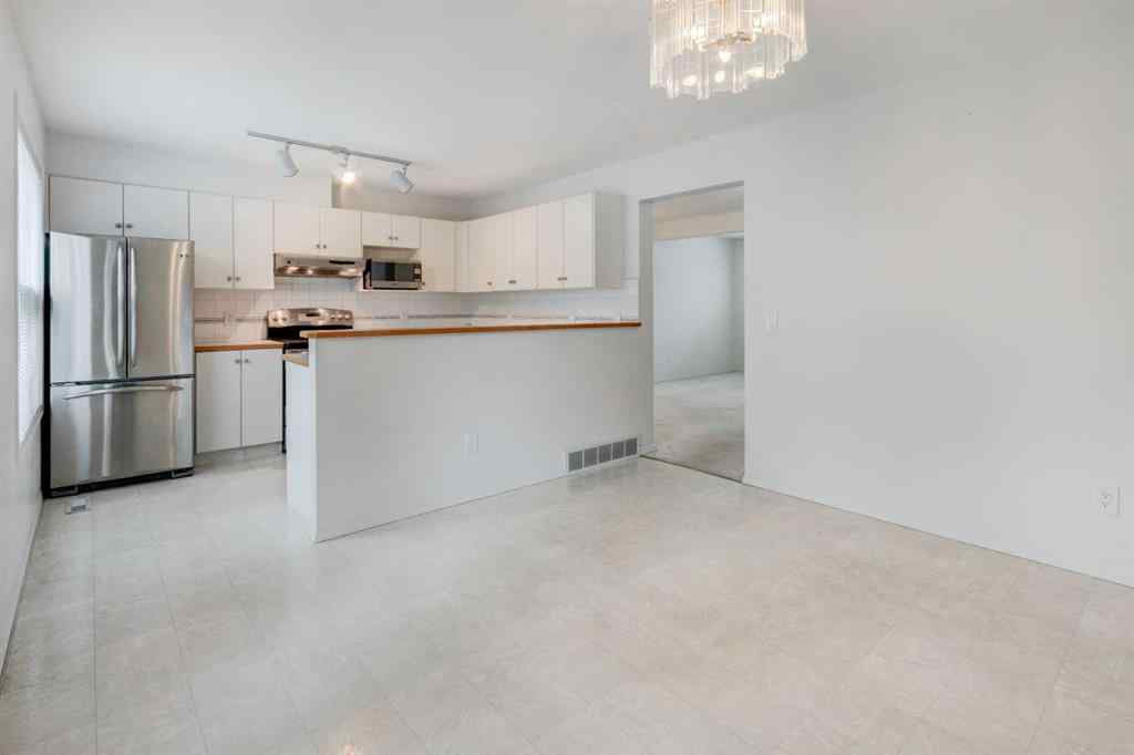 MLS® A2242309 - 26 Sandpiper Court NW in Sandstone Valley Calgary, Residential