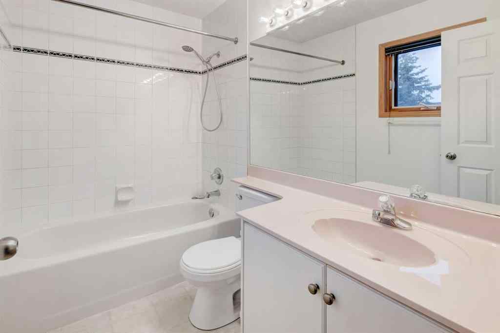 MLS® A2242309 - 26 Sandpiper Court NW in Sandstone Valley Calgary, Residential