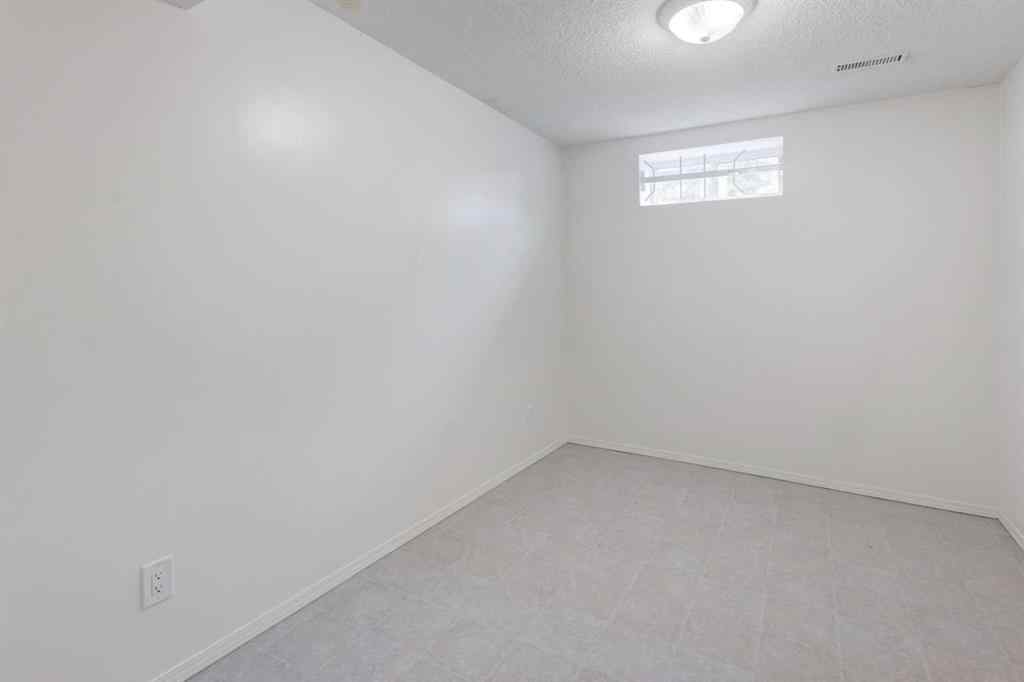 MLS® A2242309 - 26 Sandpiper Court NW in Sandstone Valley Calgary, Residential