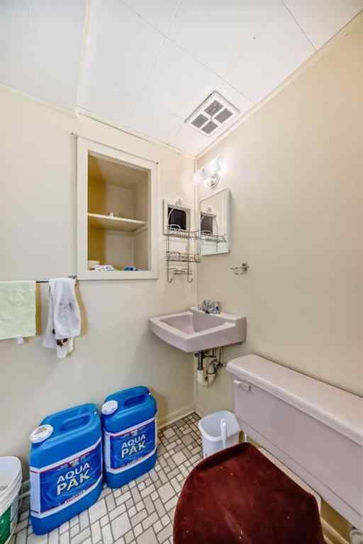 MLS® A2242338 - 8624 33 Avenue NW in Bowness Calgary, Residential