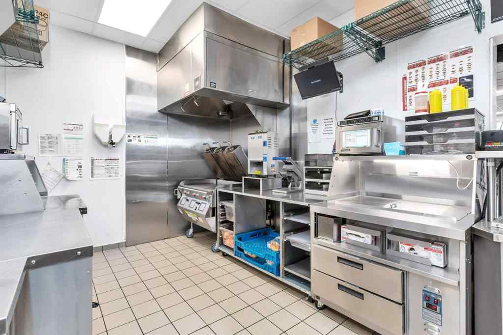 MLS® A2242354 - 556 Main Avenue W in NONE Sundre, Commercial