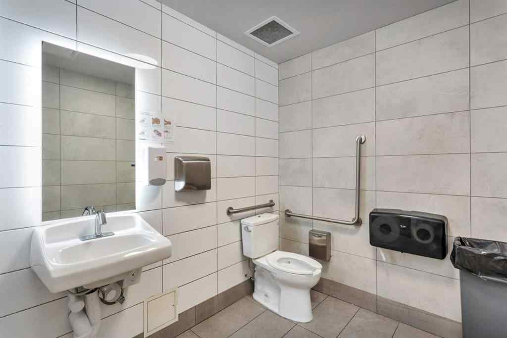 MLS® A2242354 - 556 Main Avenue W in NONE Sundre, Commercial