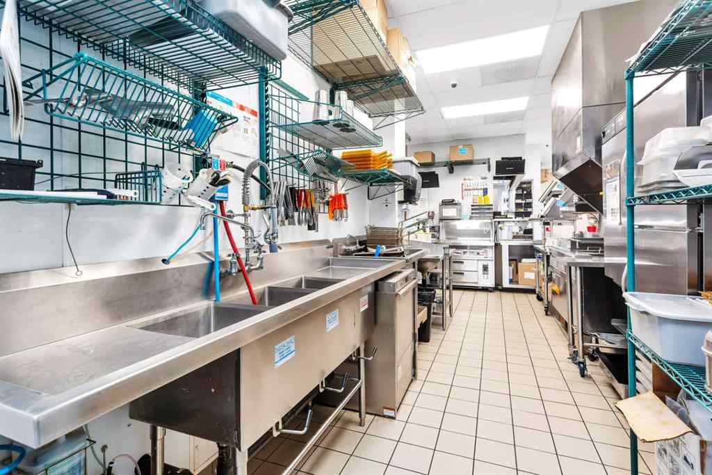 MLS® A2242354 - 556 Main Avenue W in NONE Sundre, Commercial