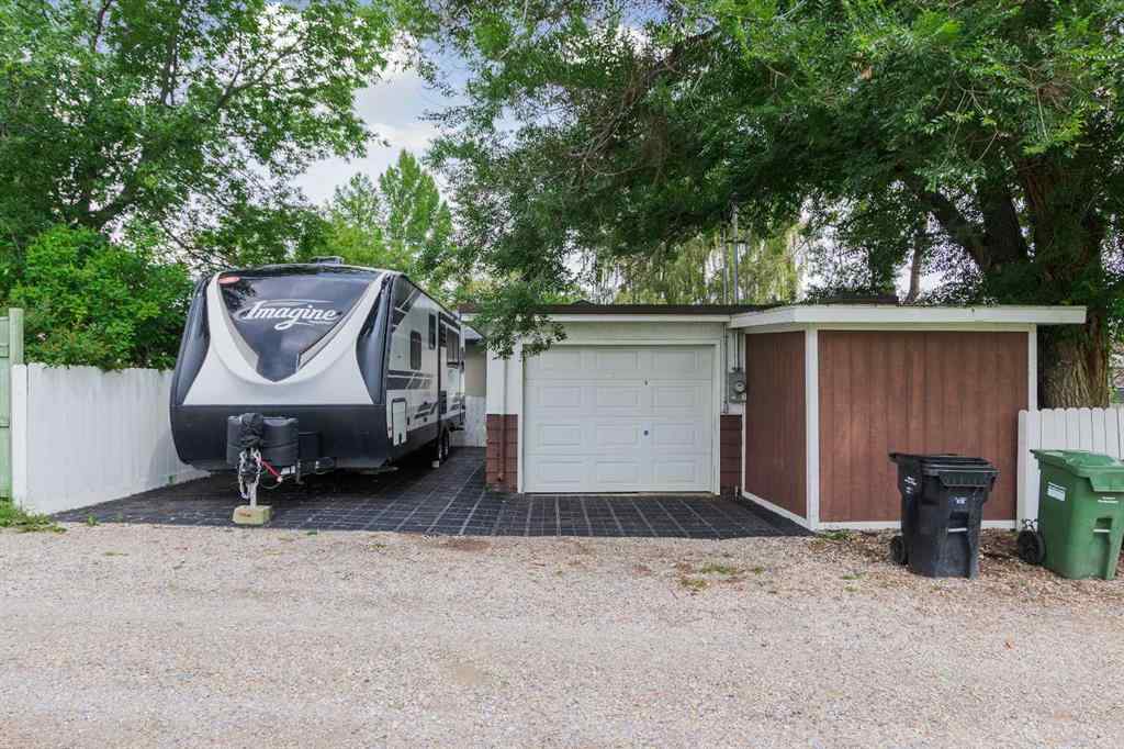 MLS® A2242365 - 9 Manor Road SW in Meadowlark Park Calgary, Residential