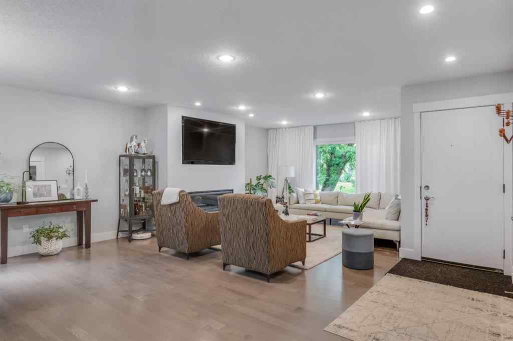 MLS® A2242365 - 9 Manor Road SW in Meadowlark Park Calgary, Residential