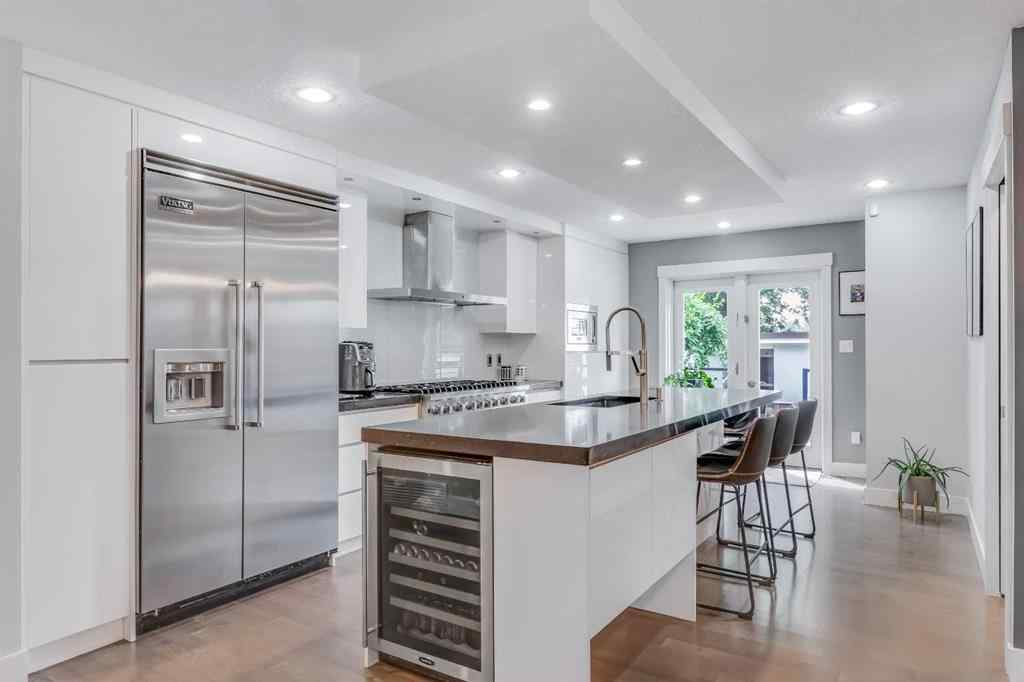 MLS® A2242365 - 9 Manor Road SW in Meadowlark Park Calgary, Residential