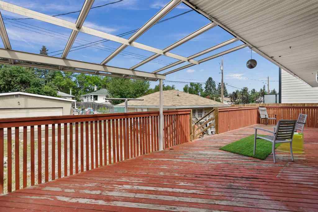 MLS® A2242369 - 2423 37 Street SW in Glendale Calgary, Residential