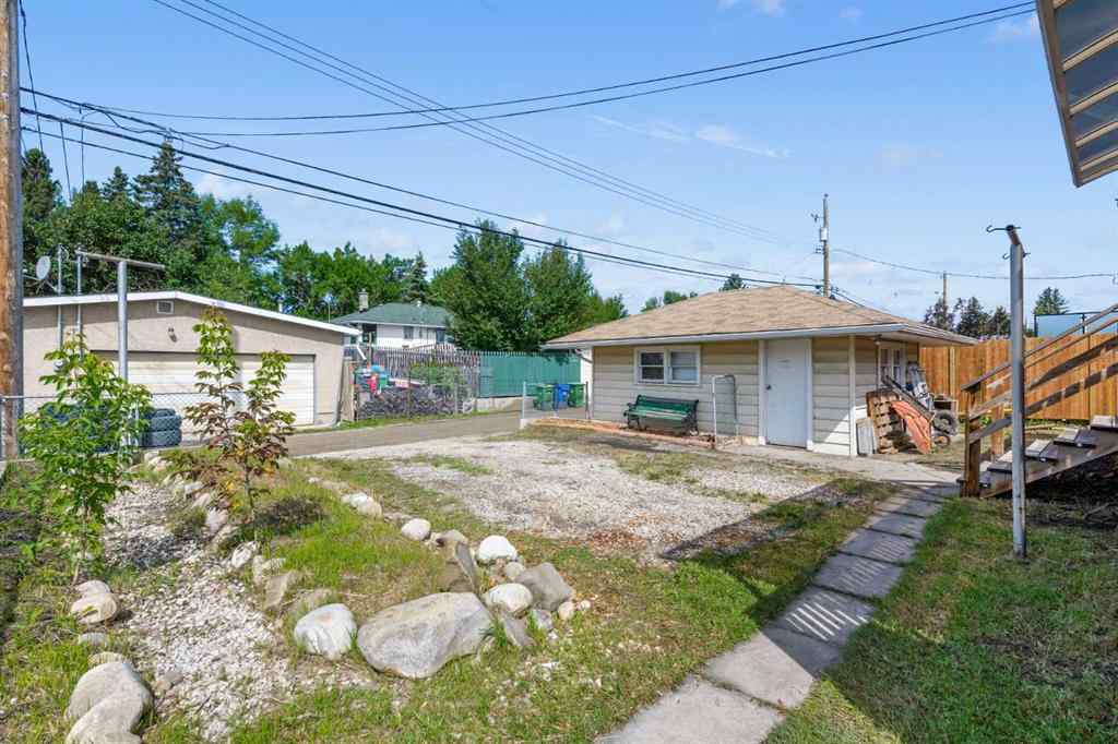 MLS® A2242369 - 2423 37 Street SW in Glendale Calgary, Residential