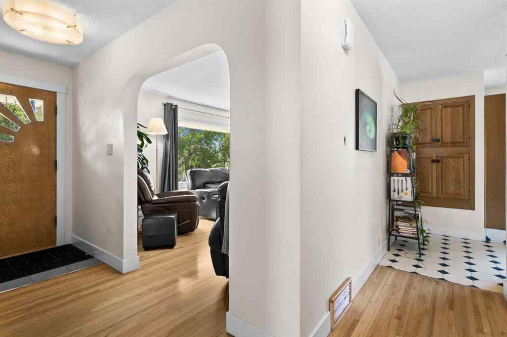 MLS® A2242369 - 2423 37 Street SW in Glendale Calgary, Residential