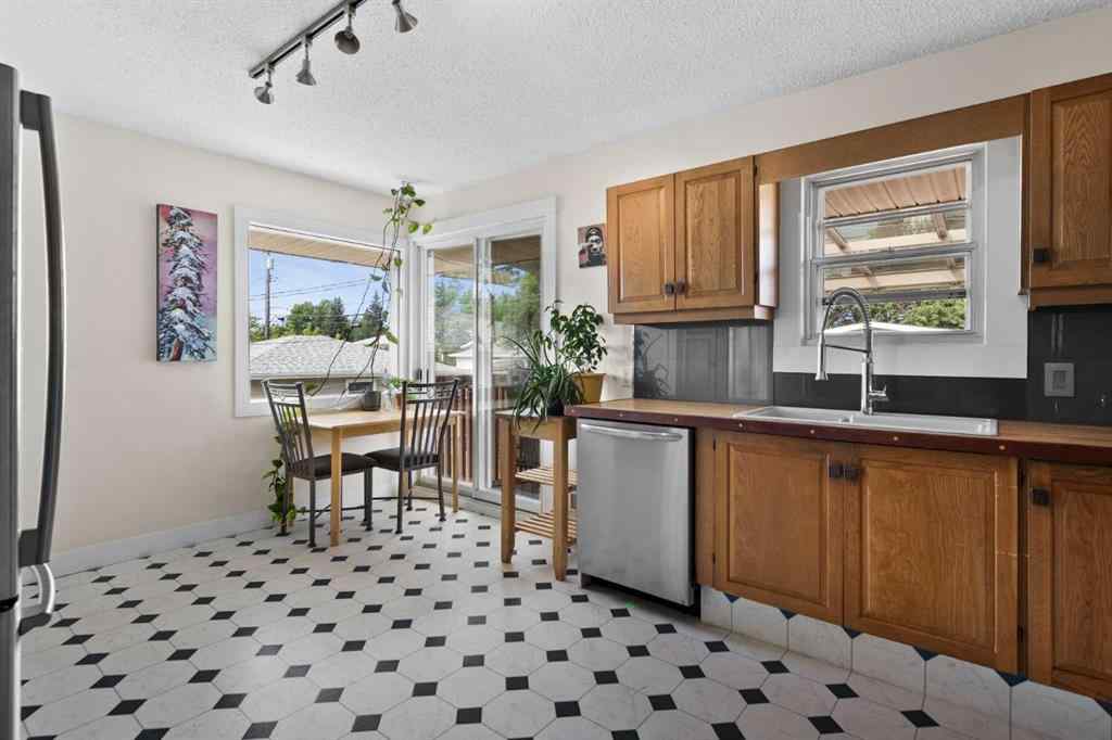MLS® A2242369 - 2423 37 Street SW in Glendale Calgary, Residential