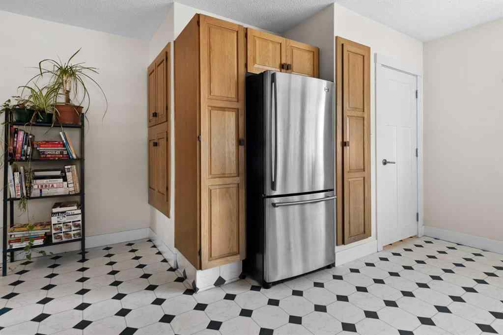 MLS® A2242369 - 2423 37 Street SW in Glendale Calgary, Residential