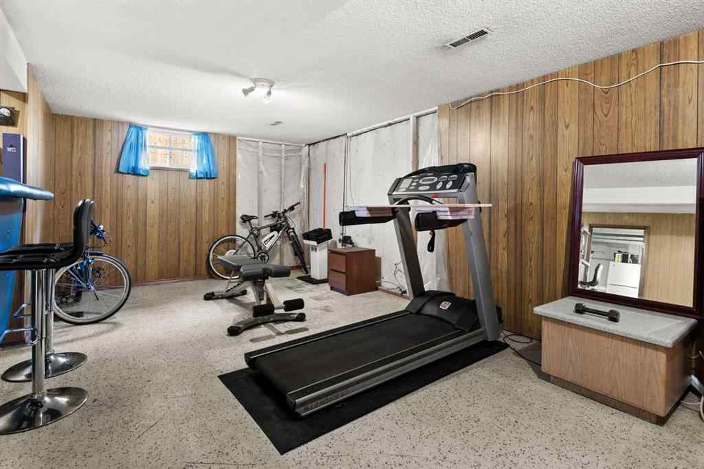 MLS® A2242369 - 2423 37 Street SW in Glendale Calgary, Residential