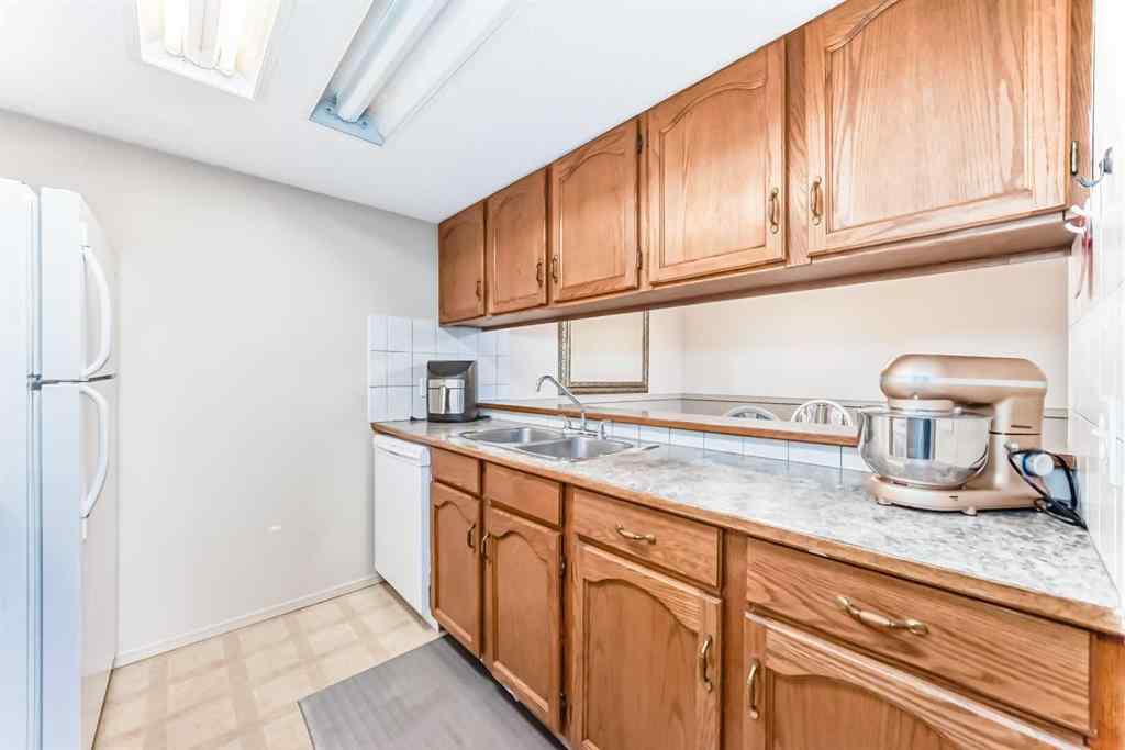 MLS® A2242374 - Unit #504 2011 University Drive NW in University Heights Calgary, Residential