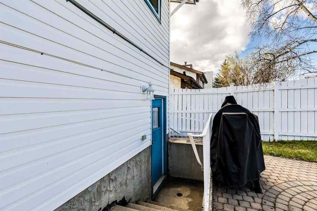 MLS® A2242388 - 31 Woodmont Way SW in Woodbine Calgary, Residential