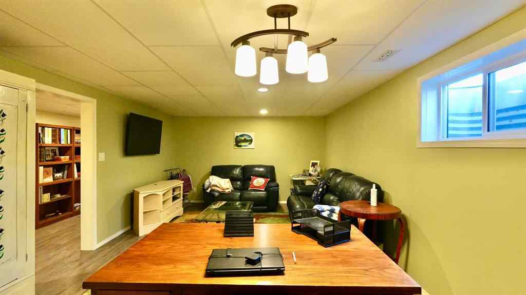 MLS® A2242403 - 10501 83 Street  in Saddleback Ridge Peace River, Residential