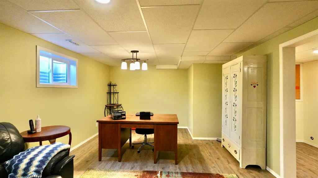 MLS® A2242403 - 10501 83 Street  in Saddleback Ridge Peace River, Residential