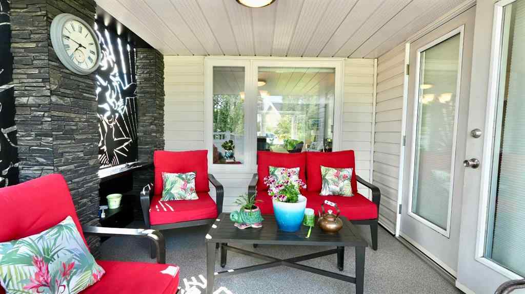 MLS® A2242403 - 10501 83 Street  in Saddleback Ridge Peace River, Residential