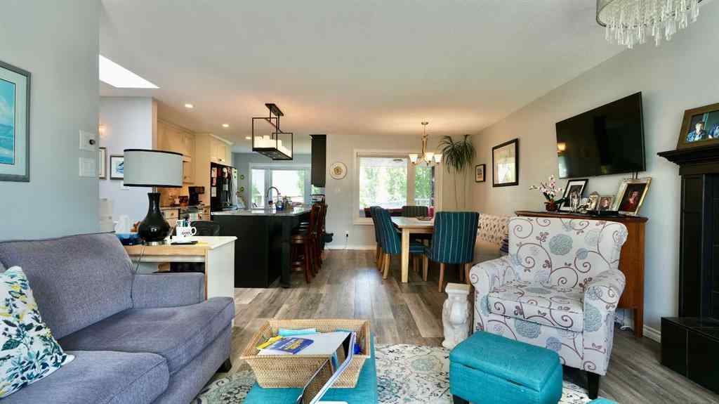 MLS® A2242403 - 10501 83 Street  in Saddleback Ridge Peace River, Residential