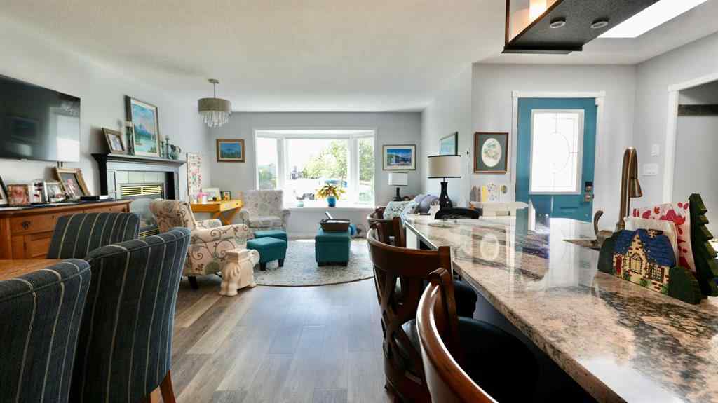 MLS® A2242403 - 10501 83 Street  in Saddleback Ridge Peace River, Residential
