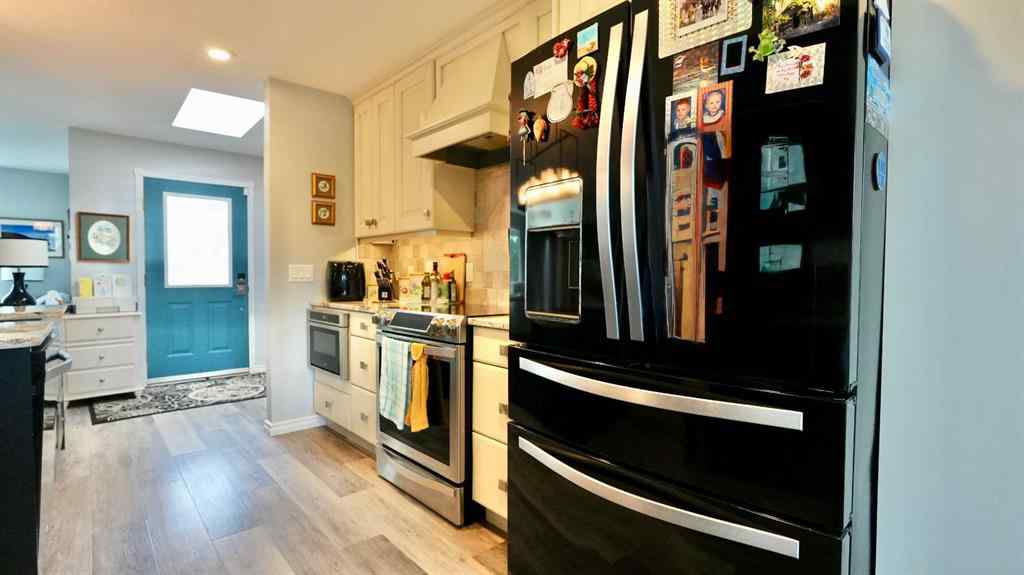 MLS® A2242403 - 10501 83 Street  in Saddleback Ridge Peace River, Residential