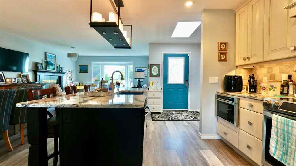 MLS® A2242403 - 10501 83 Street  in Saddleback Ridge Peace River, Residential