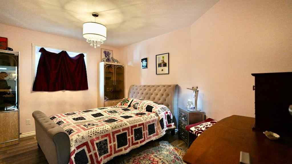 MLS® A2242403 - 10501 83 Street  in Saddleback Ridge Peace River, Residential