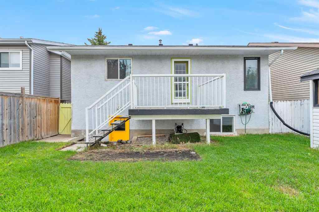 MLS® A2242413 - 2032 Morris Road SE in Meadowbrook Airdrie, Residential