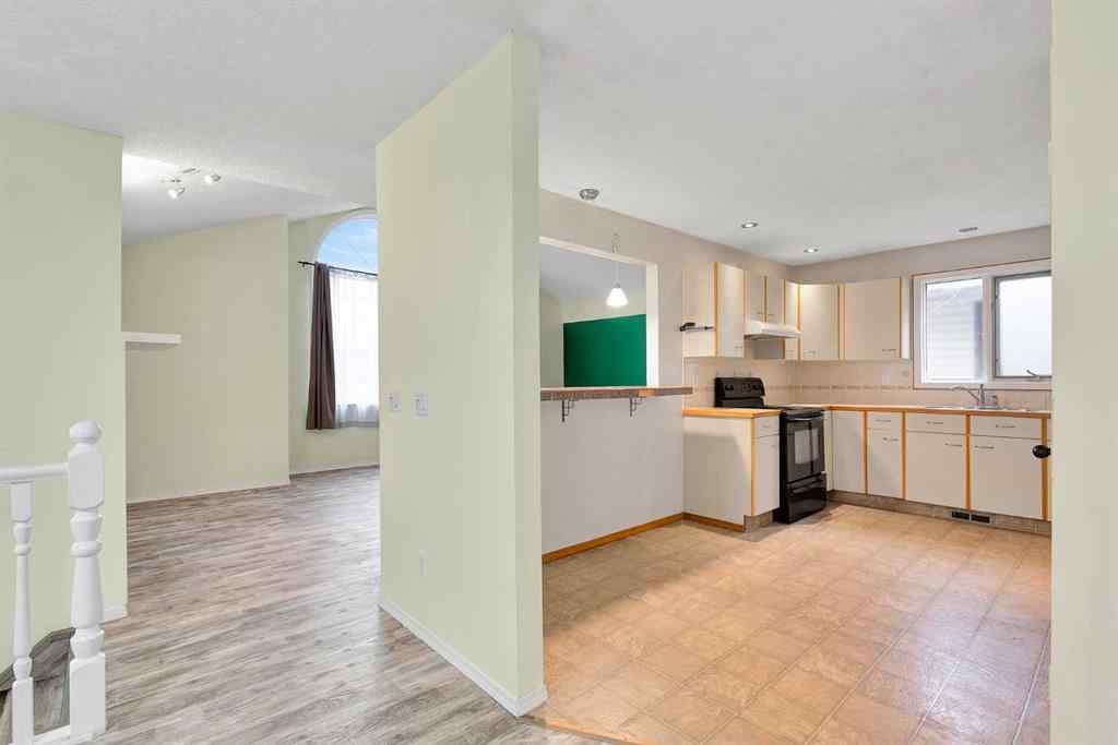 MLS® A2242413 - 2032 Morris Road SE in Meadowbrook Airdrie, Residential