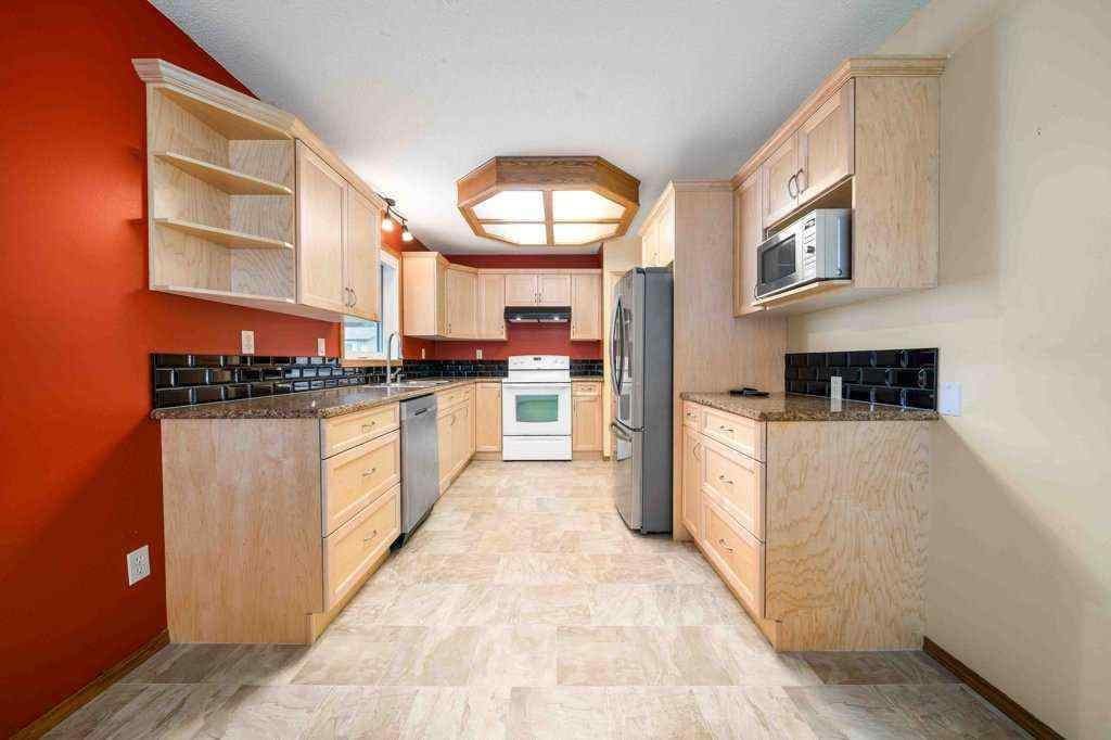 MLS® A2242414 - 83 Stapeford Crescent SE in SE Southridge Medicine Hat, Residential