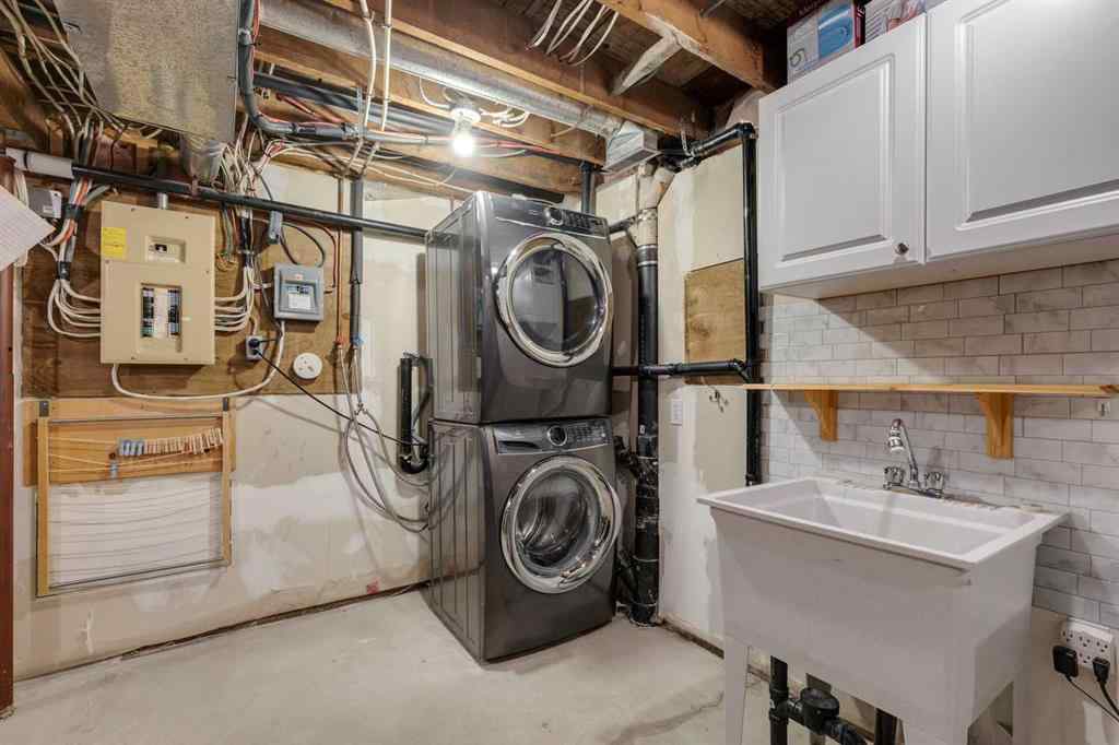 MLS® A2242425 - 239 18 Avenue NE in Tuxedo Park Calgary, Residential