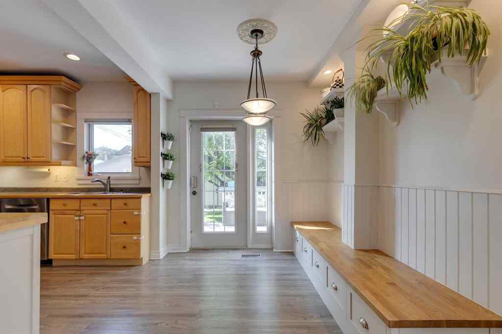 MLS® A2242425 - 239 18 Avenue NE in Tuxedo Park Calgary, Residential