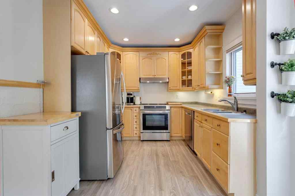 MLS® A2242425 - 239 18 Avenue NE in Tuxedo Park Calgary, Residential