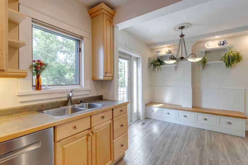 MLS® A2242425 - 239 18 Avenue NE in Tuxedo Park Calgary, Residential