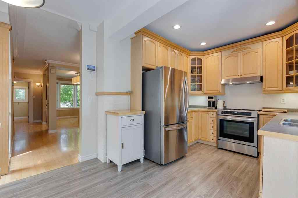MLS® A2242425 - 239 18 Avenue NE in Tuxedo Park Calgary, Residential