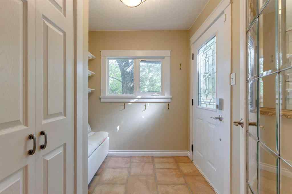 MLS® A2242425 - 239 18 Avenue NE in Tuxedo Park Calgary, Residential