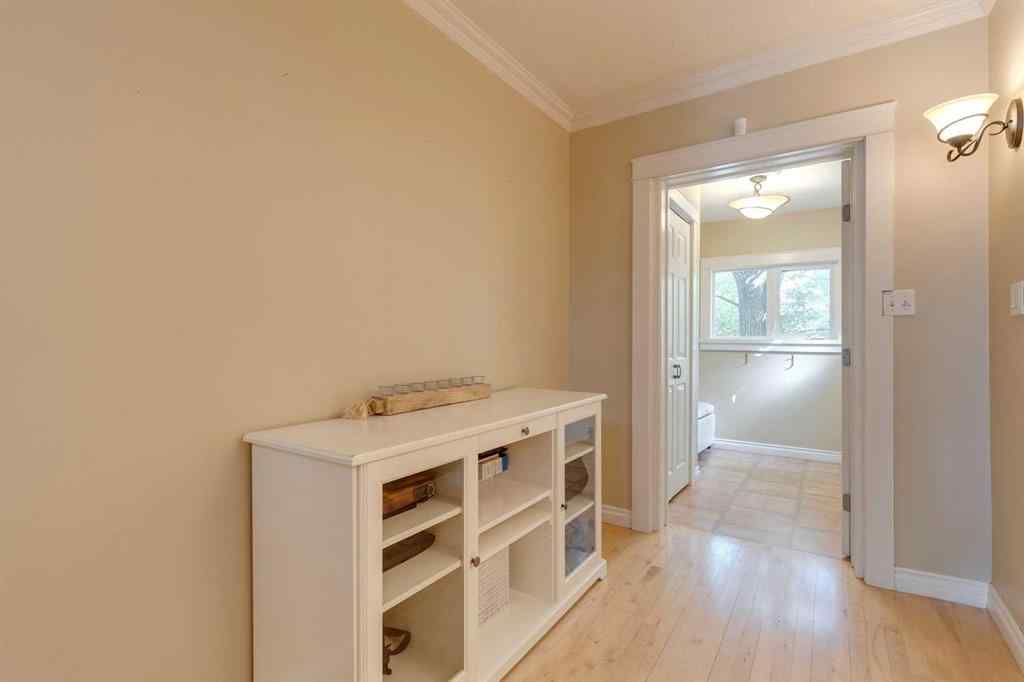 MLS® A2242425 - 239 18 Avenue NE in Tuxedo Park Calgary, Residential