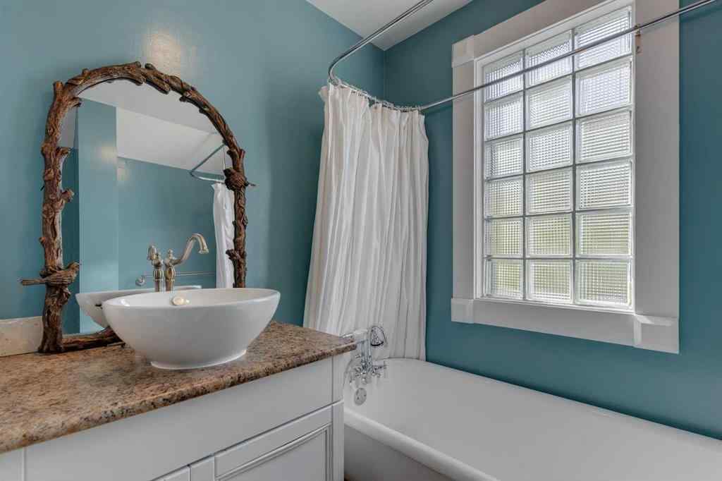 MLS® A2242425 - 239 18 Avenue NE in Tuxedo Park Calgary, Residential