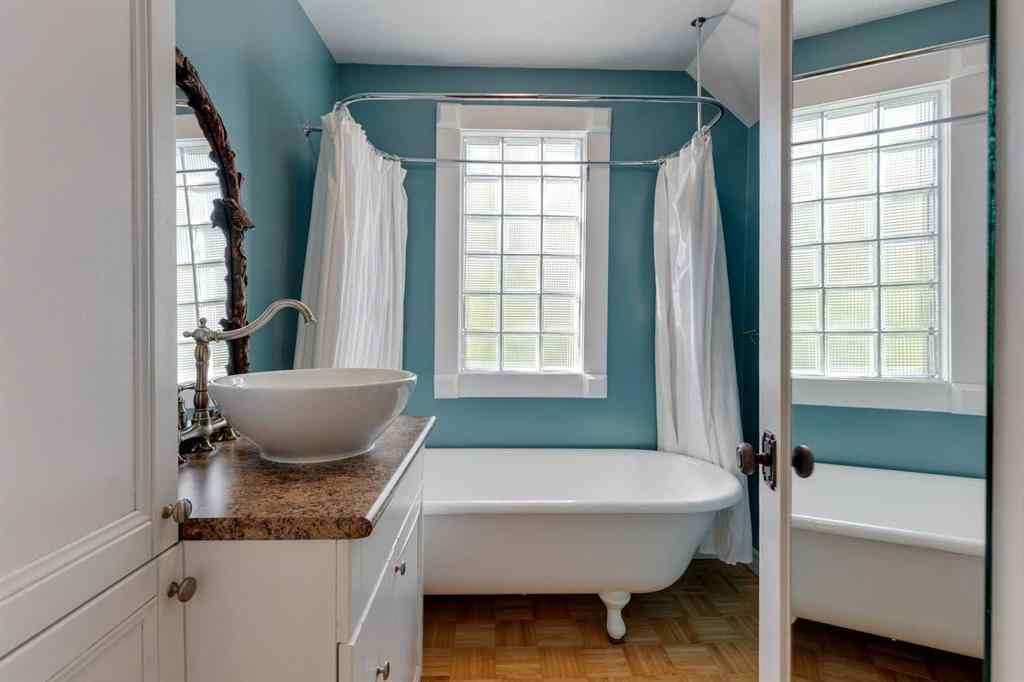MLS® A2242425 - 239 18 Avenue NE in Tuxedo Park Calgary, Residential