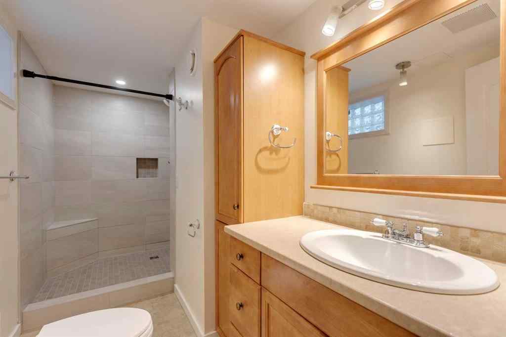 MLS® A2242425 - 239 18 Avenue NE in Tuxedo Park Calgary, Residential