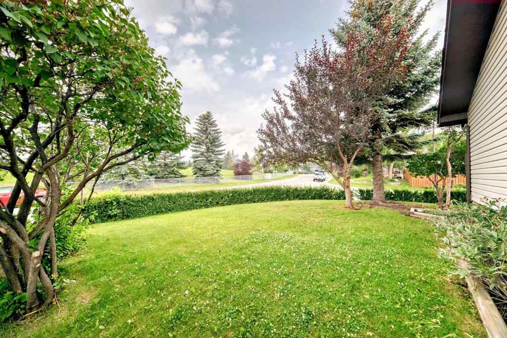 MLS® A2242426 - 120 Pinegreen Close NE in Pineridge Calgary, Residential