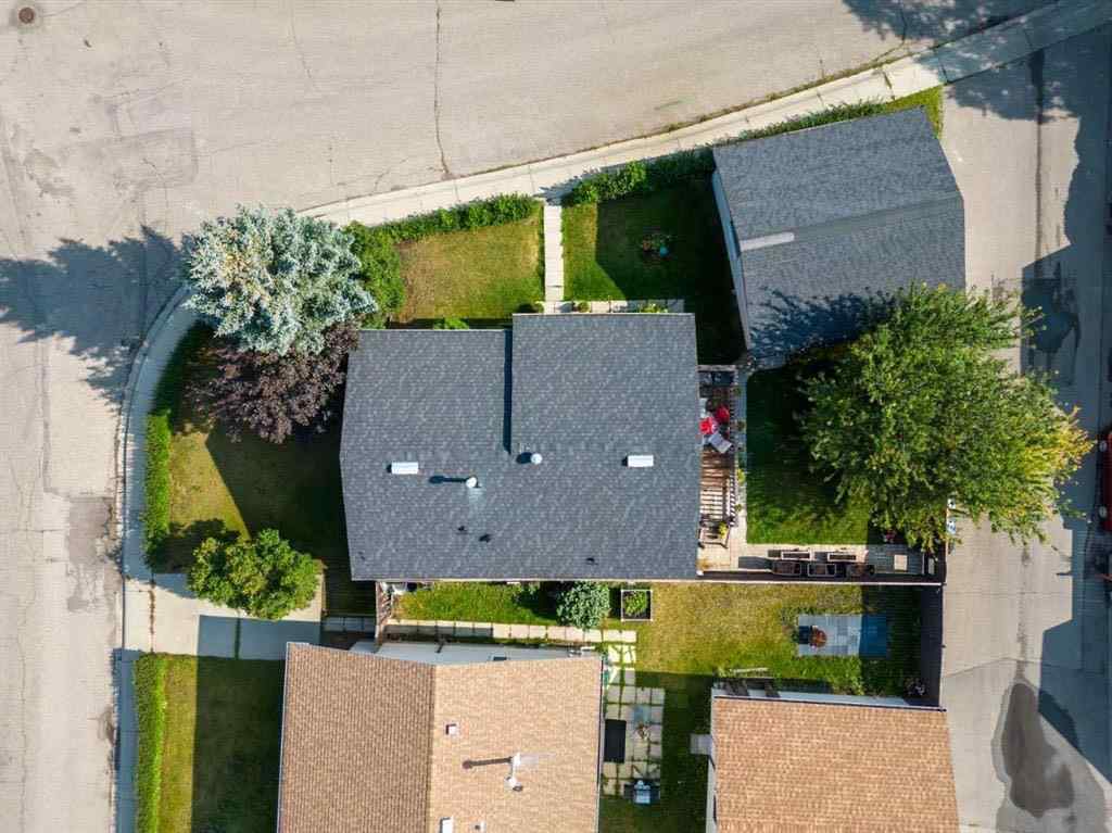 MLS® A2242426 - 120 Pinegreen Close NE in Pineridge Calgary, Residential