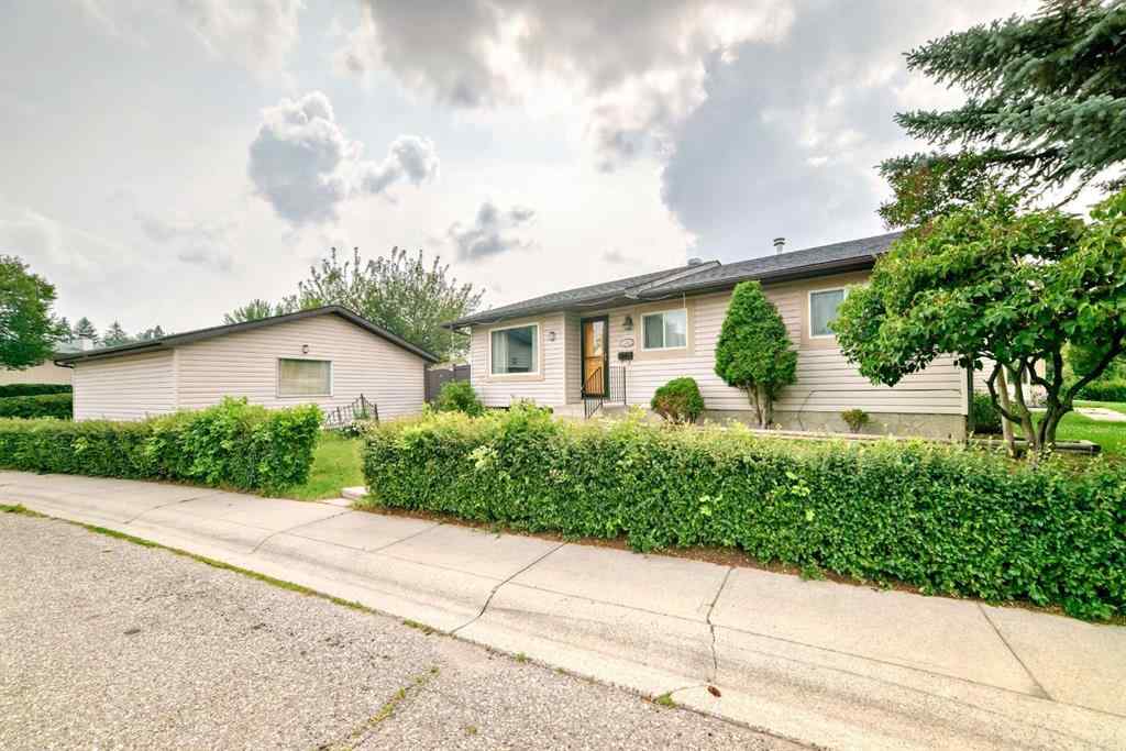 MLS® A2242426 - 120 Pinegreen Close NE in Pineridge Calgary, Residential