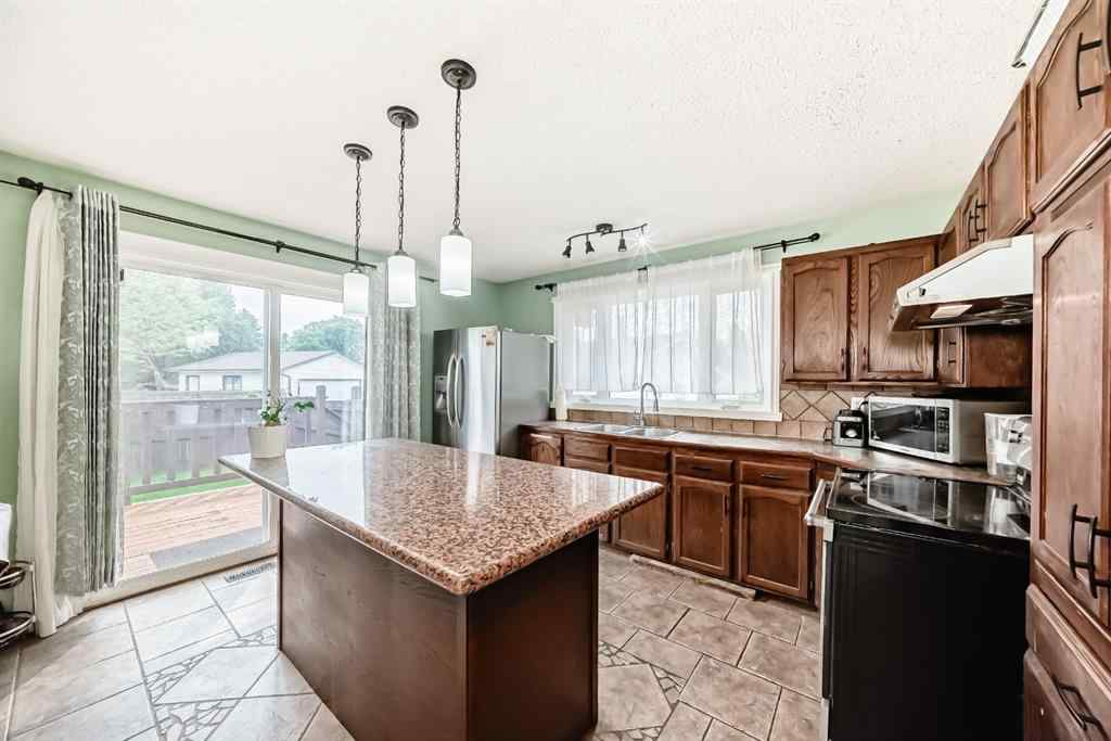 MLS® A2242426 - 120 Pinegreen Close NE in Pineridge Calgary, Residential