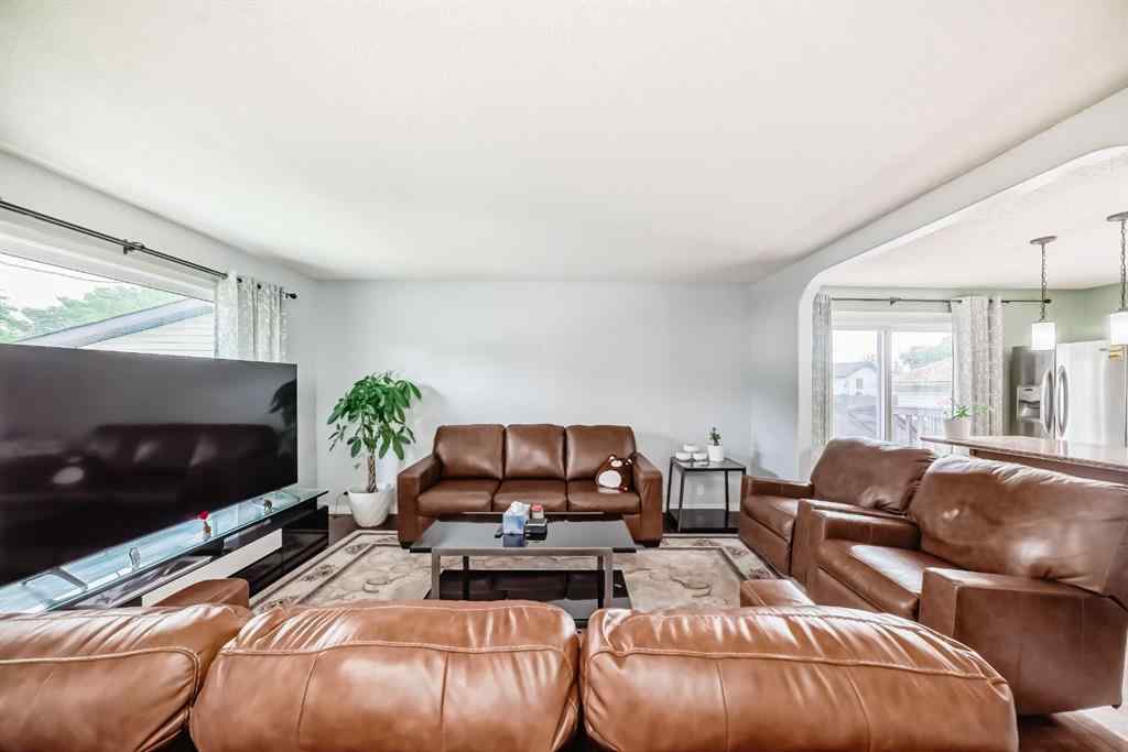 MLS® A2242426 - 120 Pinegreen Close NE in Pineridge Calgary, Residential