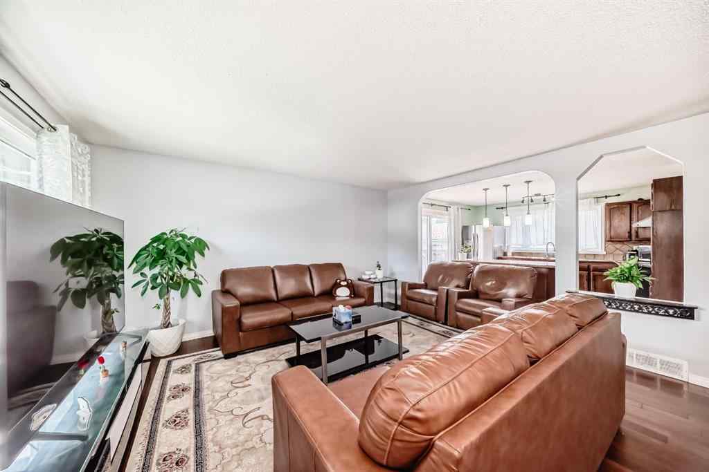 MLS® A2242426 - 120 Pinegreen Close NE in Pineridge Calgary, Residential